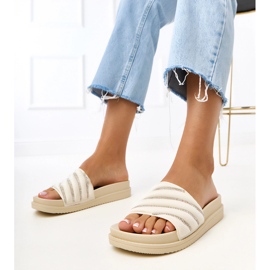 Chanclas beige con circones de cardon azul 1 Chanclas beige con circones de cardon azul 1