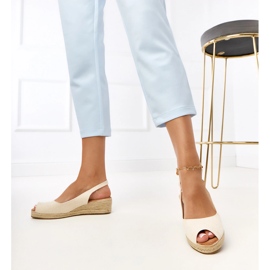 Sandalias beige alpartrilles en la cuña nevarez 5