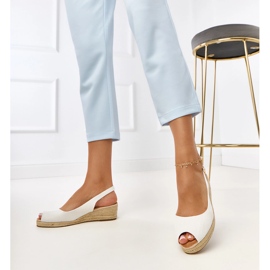 Sandalias de aluminosas blancas en la cuña de Nevarek blanco 4