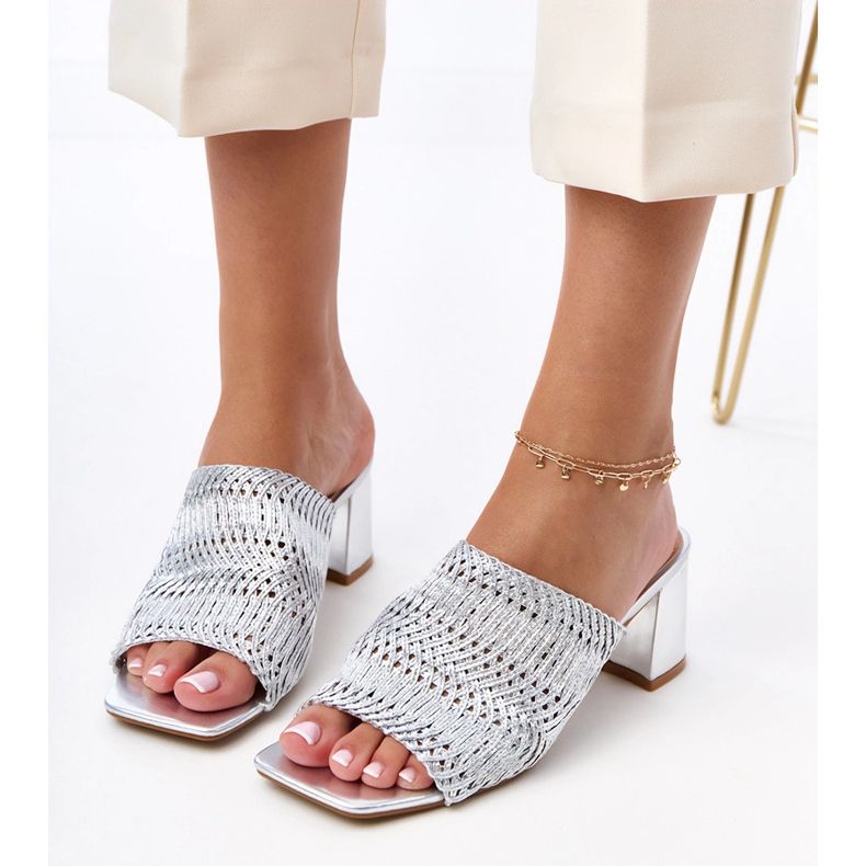 Chanclas plateadas en el poste con rayas de gamboa trenzadas plata 2
