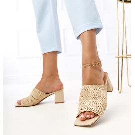 Chanclas beige en el poste con rayas de gamboa trenzadas 5