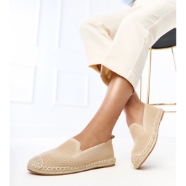 Beige Apartrilles en la plataforma Luna 3
