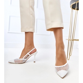 Sandalias blancas en un tacón alto decorado con circonitos de Lior blanco 5