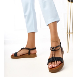 Sandalias negras con un cinturón de kerya trenzado negro 4