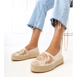 Apartrilles beige con bordados en la plataforma Lorin 1
