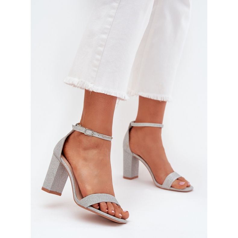 Boto Sandalias de mujeres brillantes en el poste de plata de Kavina 2