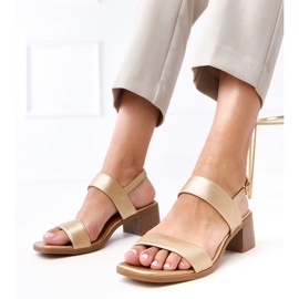 Sandalias de tacón Yakota doradas dorado 3