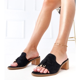 Flip Black -Flops en el adorno de Breeld negro 1