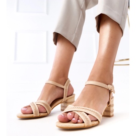 Sandalias beige en el pilar sujetado en el tobillo Markot 1