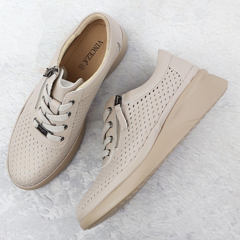 Vinceza Zapatos de cuero para mujeres perforados en cuñas beige vincza 79565 1 Vinceza Zapatos de cuero para mujeres perforados en cuñas beige vincza 79565 1