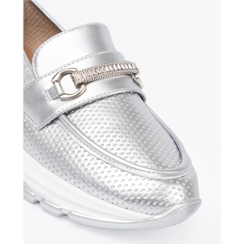 Shelvt Mocasines de plata con un elemento dorado decorativo 1