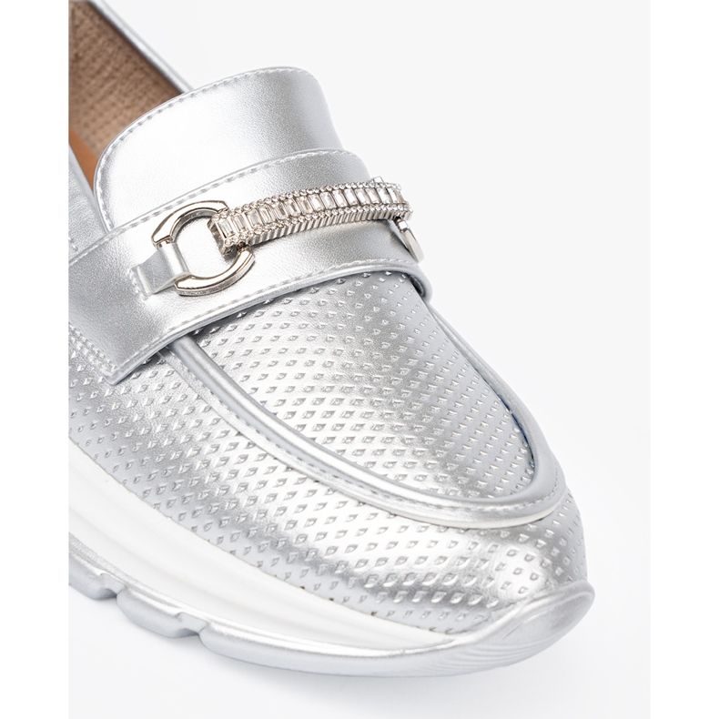 Shelvt Mocasines de plata con un elemento dorado decorativo 1 Shelvt Mocasines de plata con un elemento dorado decorativo 1