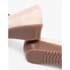 Shelvt Mocasines de cuña beige con una cadena decorativa 2
