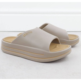 Zapatillas en la plataforma Big Star en SS274424 INT2152A 2