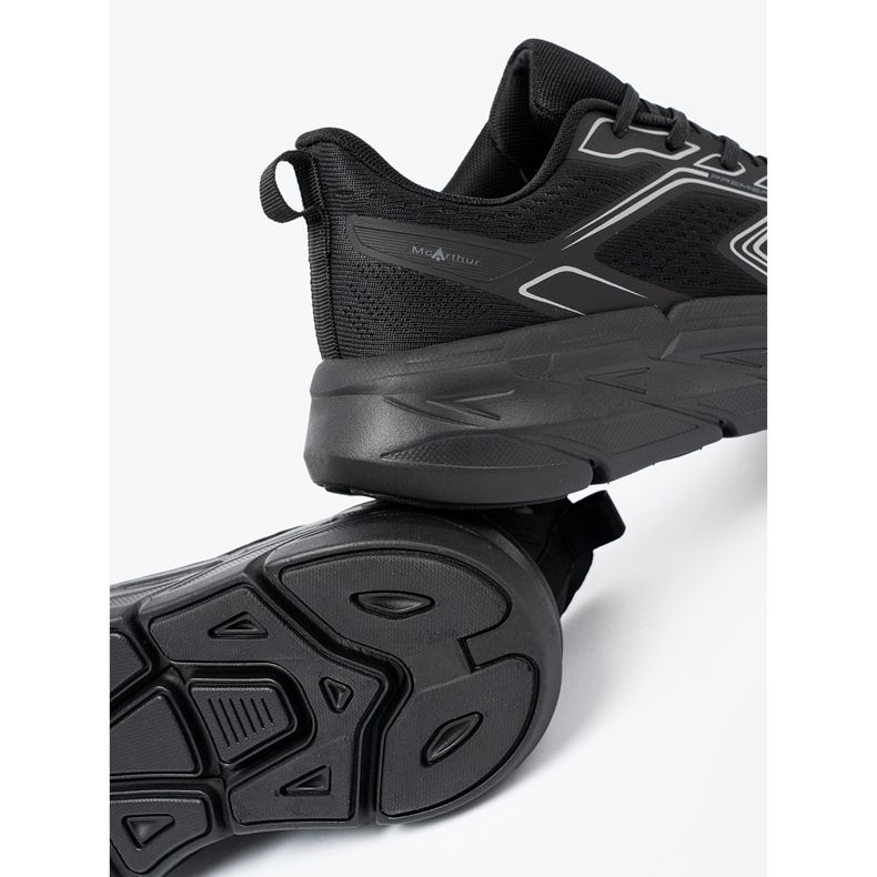 Shelvt Zapatos deportivos negros claros en una suela gruesa de McArthur 2 Shelvt Zapatos deportivos negros claros en una suela gruesa de McArthur 2