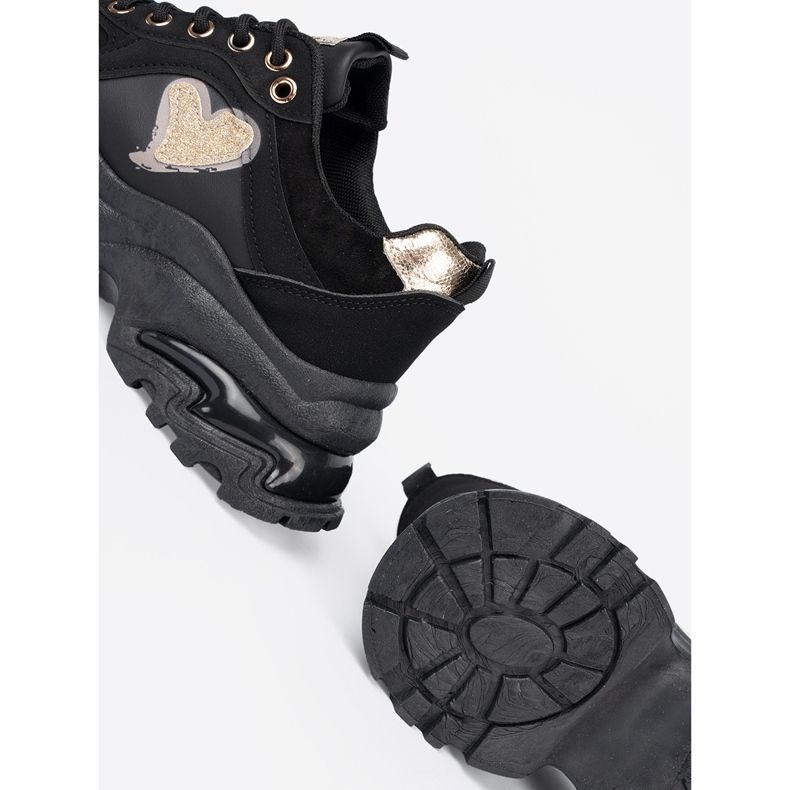 Shelvt Zapatillas negras con un corazón dorado decorativo negro 1 Shelvt Zapatillas negras con un corazón dorado decorativo negro 1