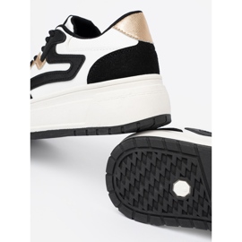 Shelvt Zapatillas de deporte en blanco y negro con detalles dorados 1