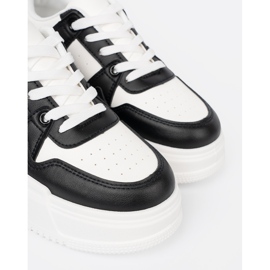 Shelvt Elegantes zapatillas en blanco y negro con una suela gruesa 1