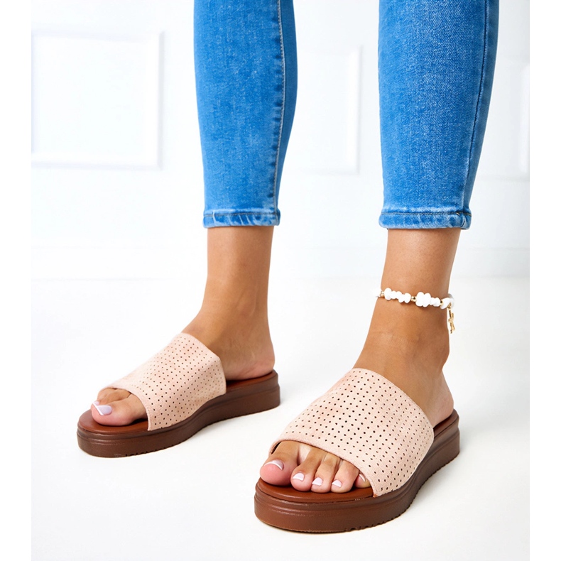 Zapatillas casa rosas con pala calada de Idabel 1