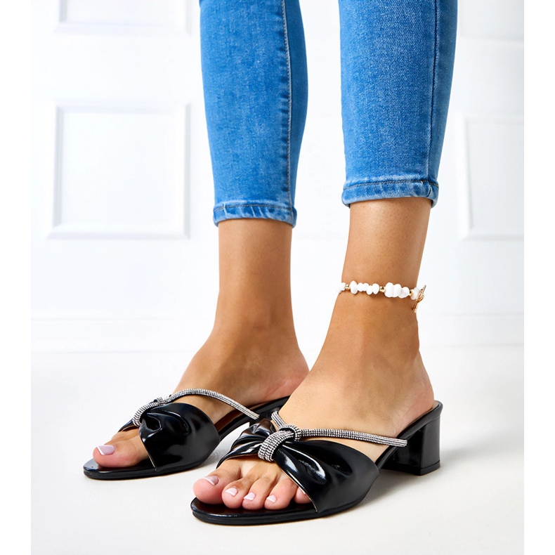 Mules de tacón decorado con circonitas Anbrani negro 2 Mules de tacón decorado con circonitas Anbrani negro 2