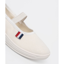 Shelvt Zapatos blancos claros con cinturón flexible 1