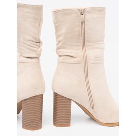 Shelvt Botas beige ligeras con una parte superior arrugada y talón 1