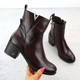 Botas para mujeres en el poste aislado Brown Vinceza 58581 marrón 1