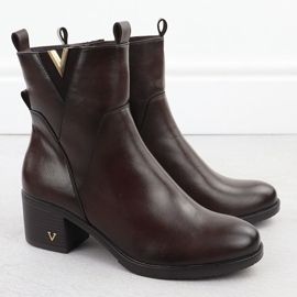 Botas para mujeres en el poste aislado Brown Vinceza 58581 marrón 2