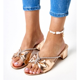 Mules de tacón decorado con circonitas Anbrani dorado 6