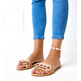 Chanclas marrones con cadena mate de Aliyan beige 1