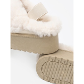 Shelvt Zapatos dorados y botas de nieve con pelaje blanco 1