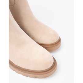 Shelvt Botas beige ligeras modernas con un corte simple 1