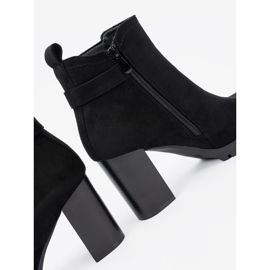 Shelvt Botas negras en el poste con una abrazadera decorativa negro 1