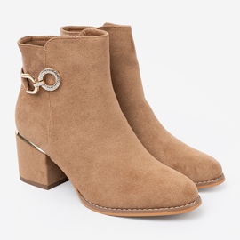 Shelvt Botas elegantes en un tono marrón claro con detalles dorados 2
