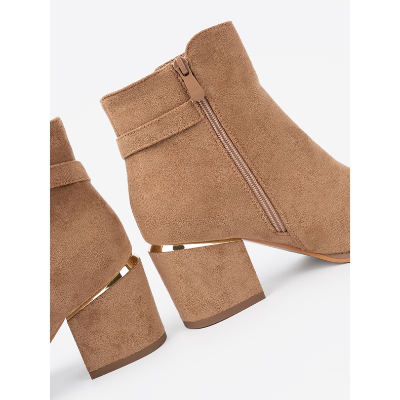 Shelvt Botas elegantes en un tono marrón claro con detalles dorados 1