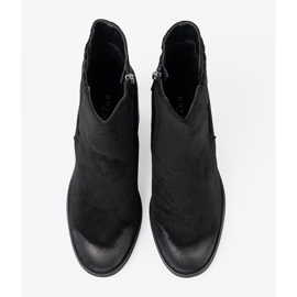 Shelvt Botas de ante negras en un pilar alto aislado negro 3