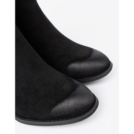 Shelvt Botas de ante negras en un pilar alto aislado negro 5