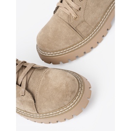 Shelvt Trabajadores beige con corazón y una suela gruesa 1