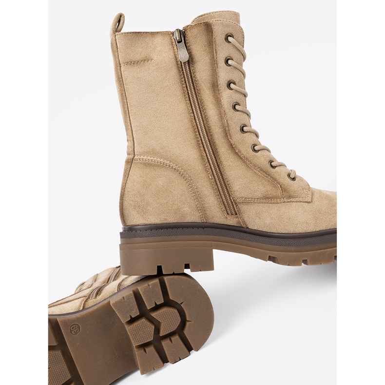 Shelvt Trabajadores de beige de gamuza con una sólida banda de rodadura 1 Shelvt Trabajadores de beige de gamuza con una sólida banda de rodadura 1