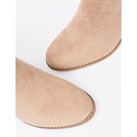 Shelvt Elegantes botas beige con una hebilla decorativa 3