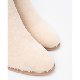 Shelvt Botas beige ligeras en el poste con una abrazadera decorativa 1