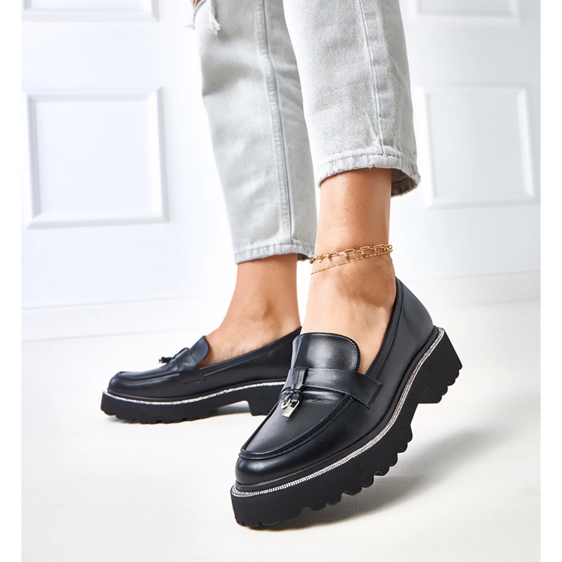Mocasines negros con decoración y circonio cúbico 1