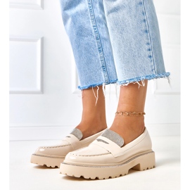 Mocasines barnizados beige decorados con circones de los lauros 1