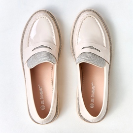 Mocasines barnizados beige decorados con circones de los lauros 7