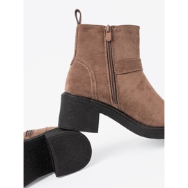 Shelvt Botas beige elegantes en un talón estable 1