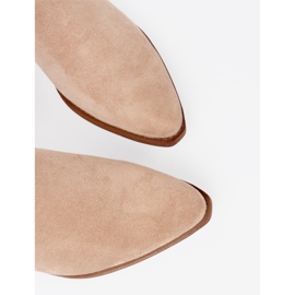Shelvt Botas beige de mujer con un corte clásico 1
