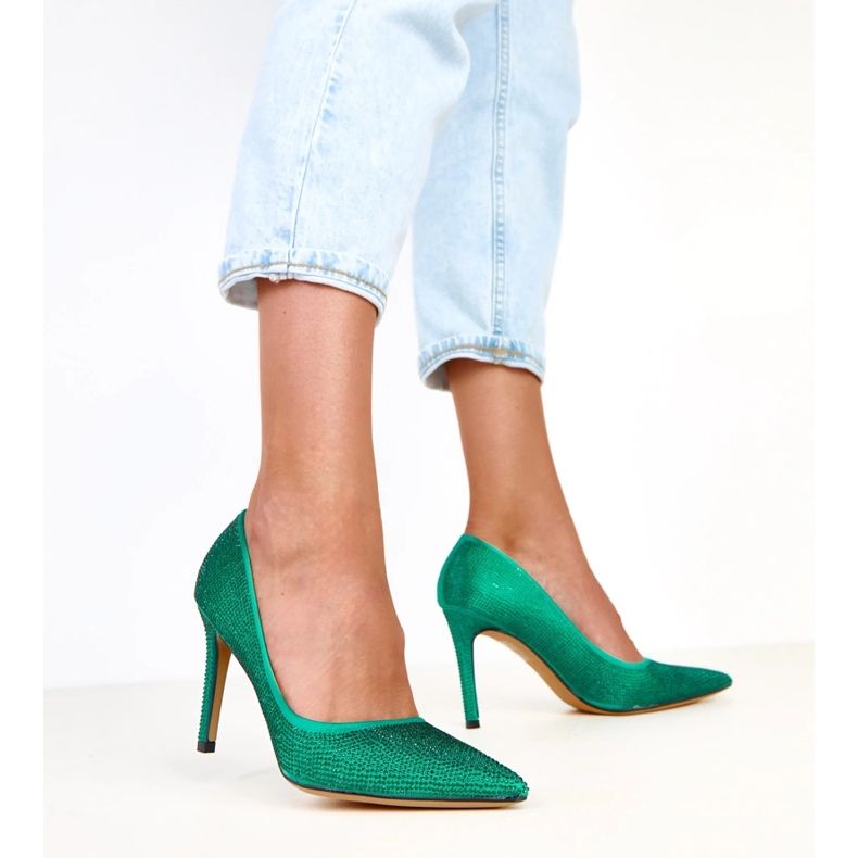 Bombas de satén verde con circones en el talón Aranka 2