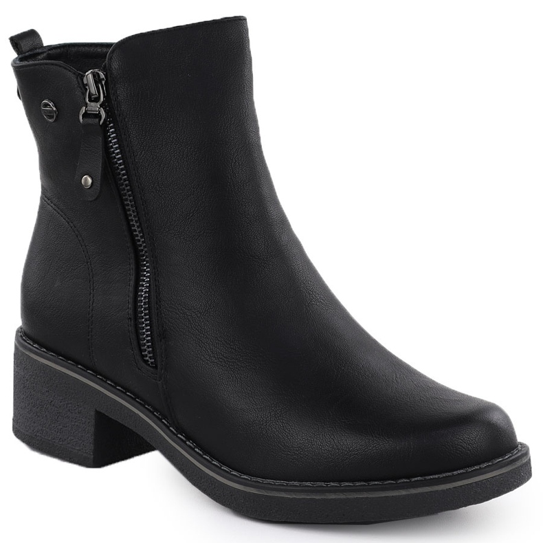 Botas aisladas en el bloque de mujeres en el evento negro 1