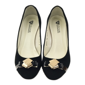 Zapatos de salón negros con decoración Neścior dorada amarillo 4