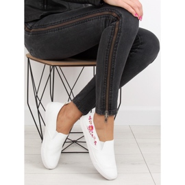 Slipons con delicado bordado blanco g1204a White 2 Slipons con delicado bordado blanco g1204a White 2